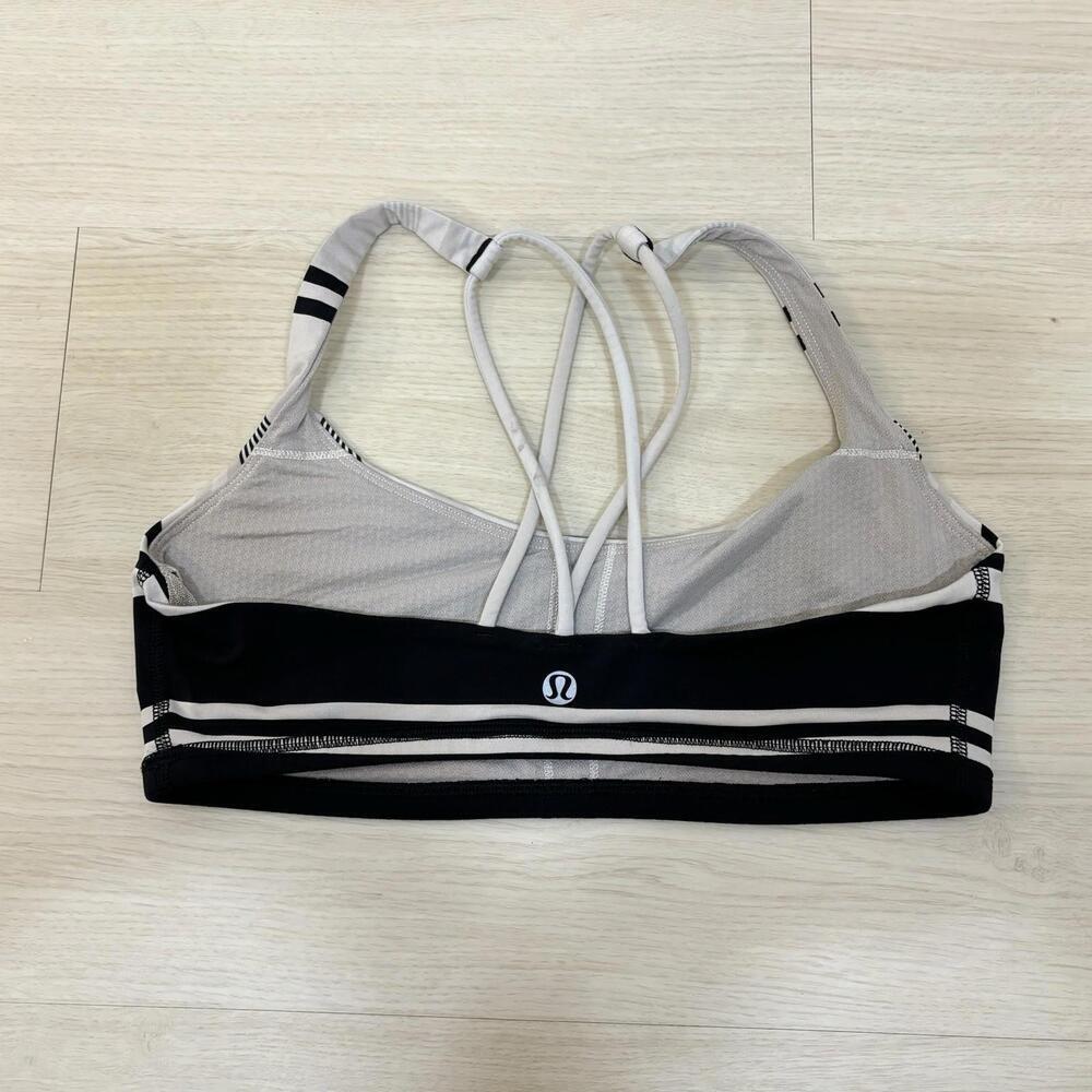 Lululemon Size 6 Free To Be Sports Bra - Black And White Striped - Flaw See Pics - Picture 2 of 4